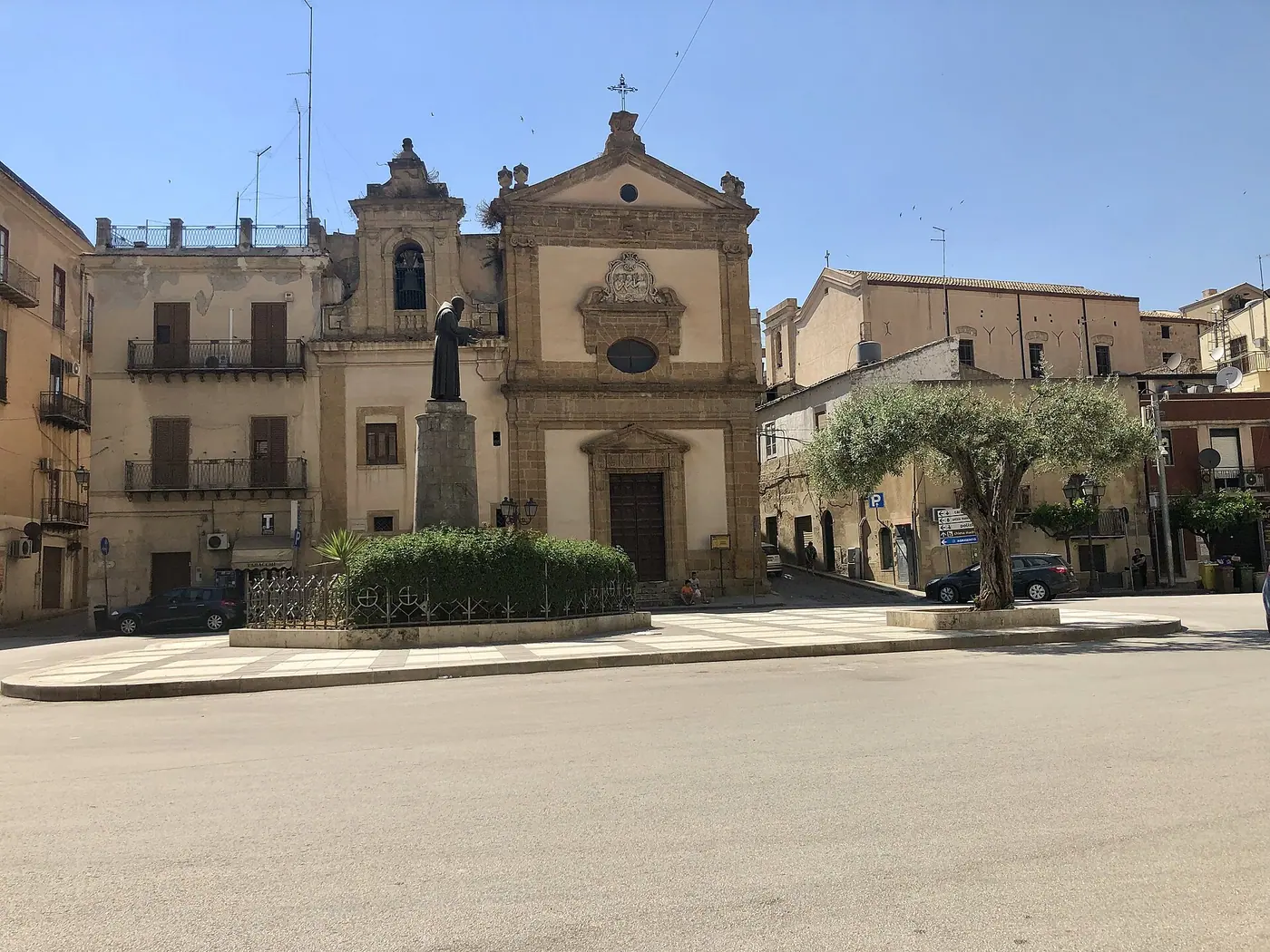 La chiesa del Purgatorio nel centro di Canicattì, a un quarto d'ora da Racalmuto