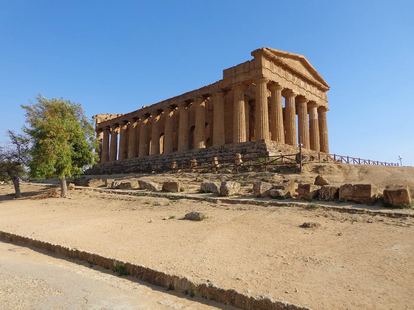 Il Tempio della Concordia nella luce del tardo pomeriggio