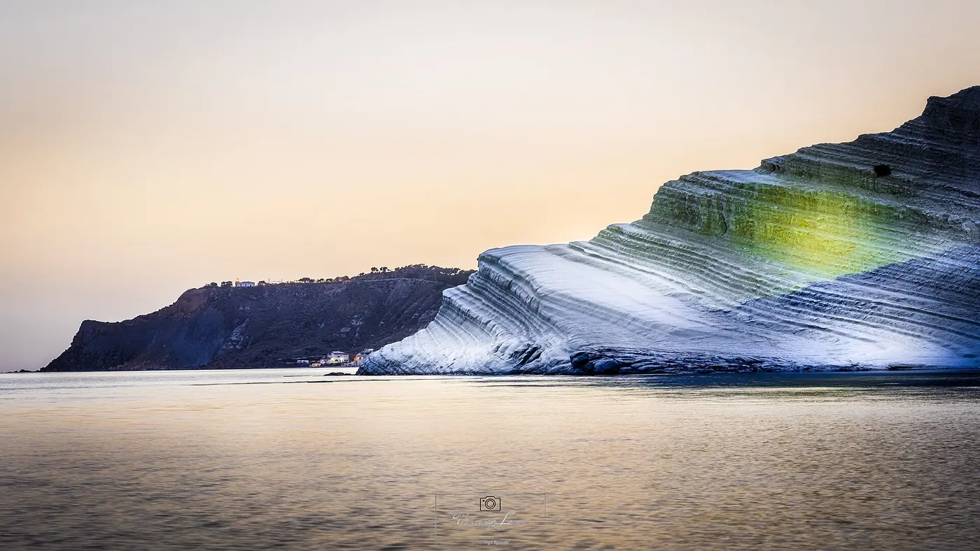 La Scala dei Turchi vista dalla spiaggia, a Realmonte